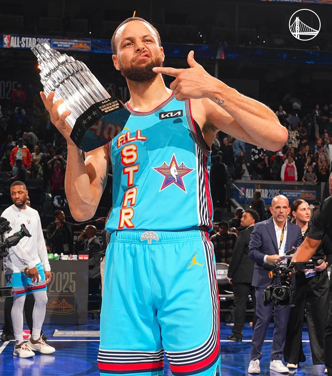 老鹰引发争议！，库里官方宣布领先优势明显新规比赛高潮迭起(有句话叫什么被鹰啄了眼)