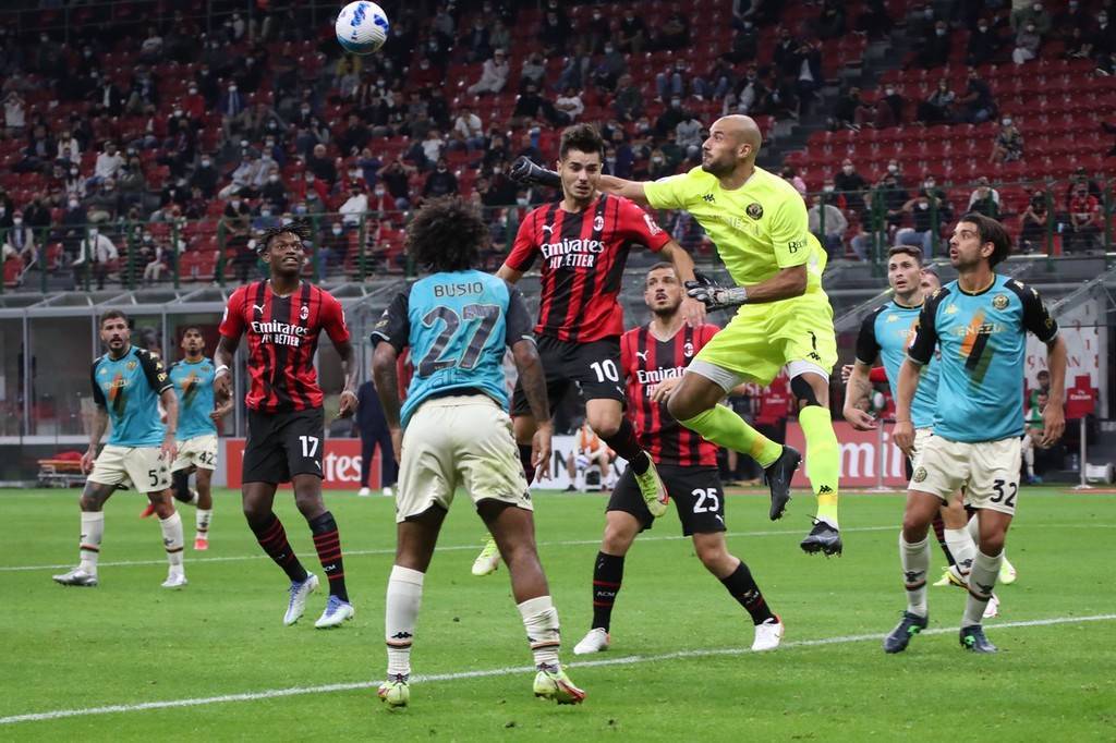 英超赛后再迎强敌，纽卡斯尔临场应变，主帅态度——信心回归，纪律约束更严格(英超纽卡斯尔最新消息)