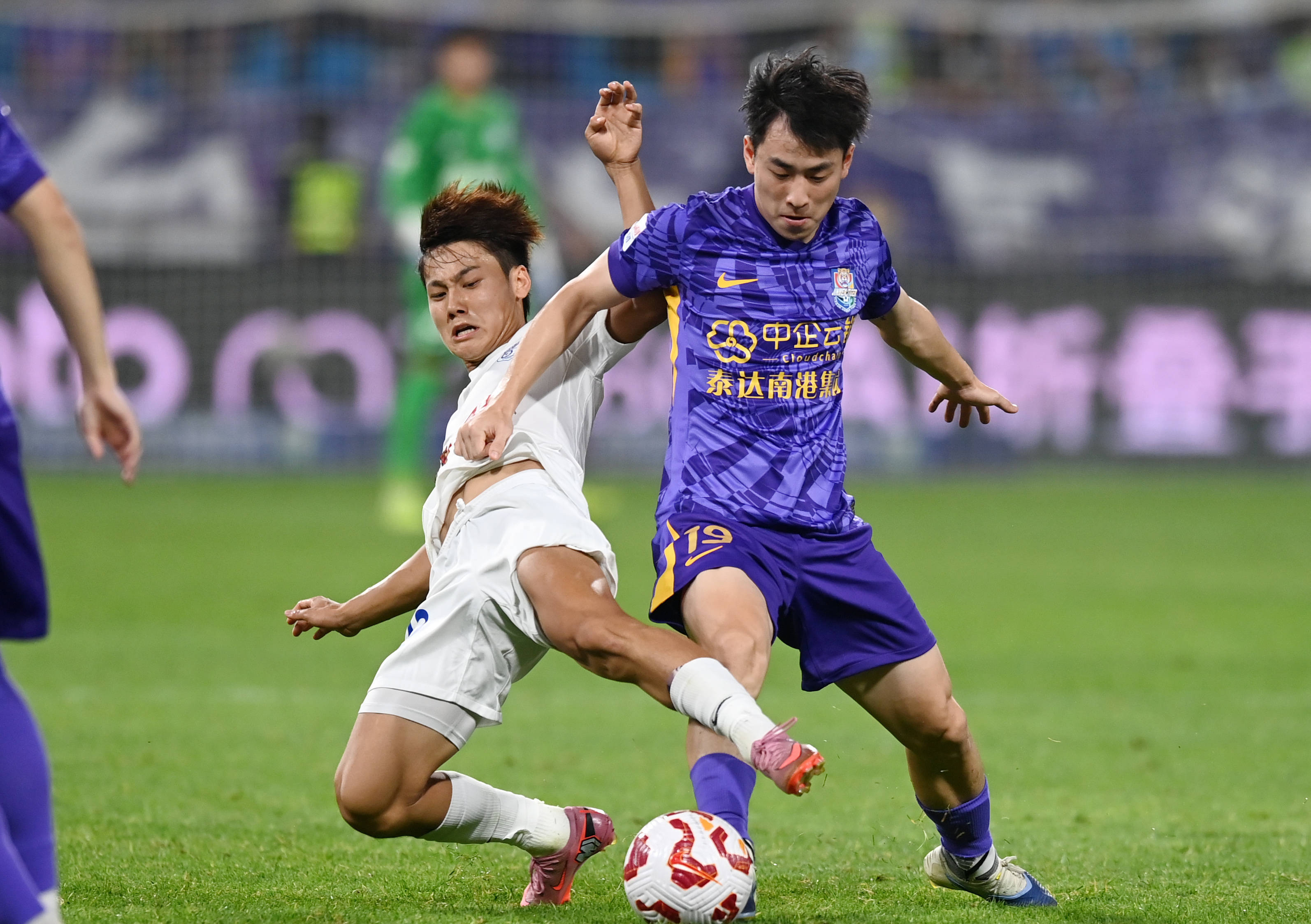 关于上海海港训练开放日,赛后状态回暖引欢呼,中超在即,年轻球员得到机会的信息 关于上海海港训练开放日,赛后状态回暖引欢呼,中超在即,年轻球员得到机会的信息